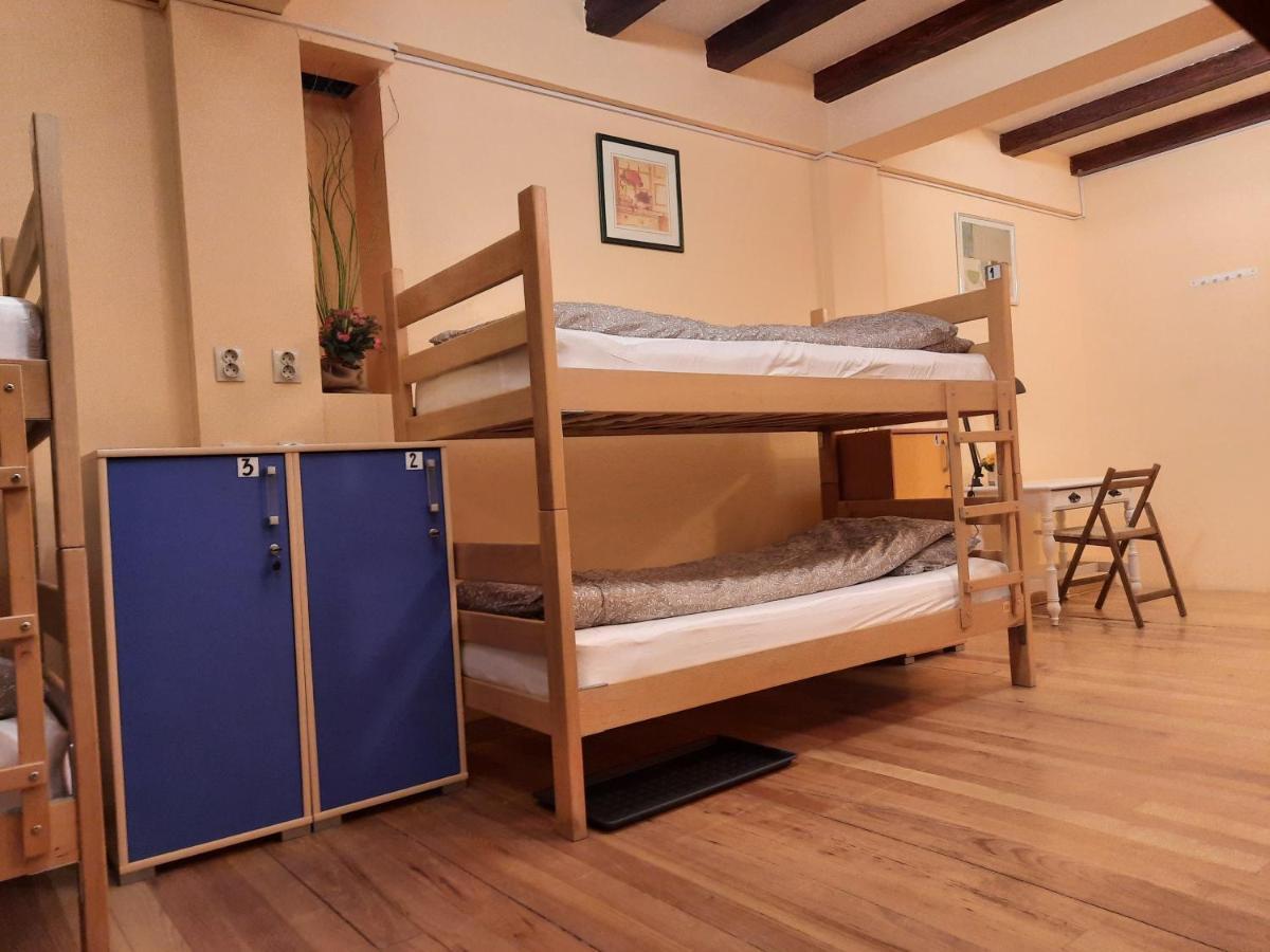 Hostel Iris Beograd Ngoại thất bức ảnh